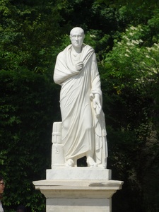Statue d'empereur romain