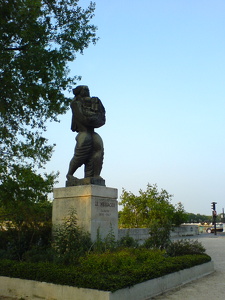 Statue "Le Messager"