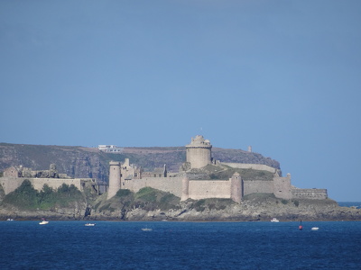 Fort-la-Latte et le Cap Fréhel depuis Saint-Cast-le-Guildo