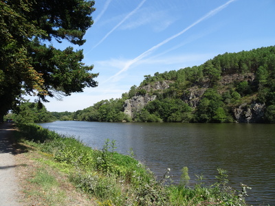 Au alentour de l'Île-aux-Pies sur le Canal de Nantes à Brest