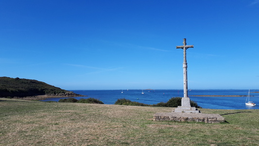 Croix à l'entrée du Port du Crouesty