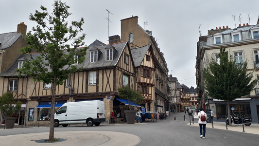 Place Lucien Laroche à Vannes