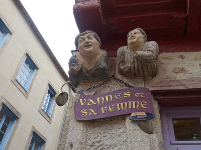 Enseigne "Vannes et sa femme" à Vannes