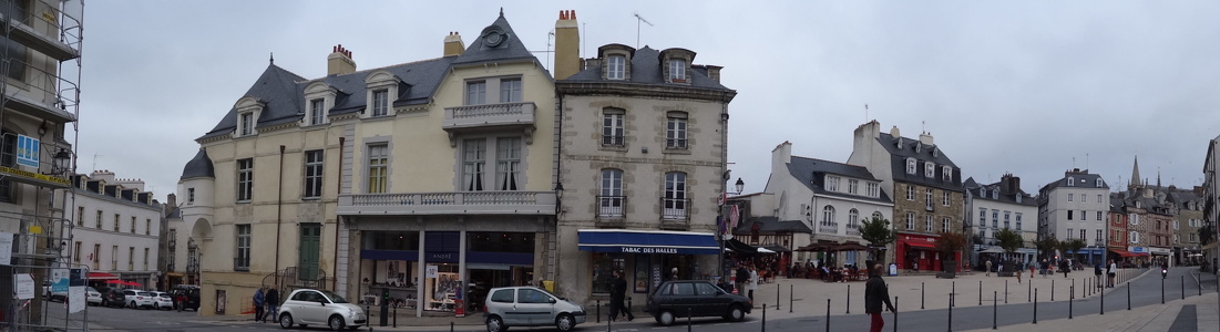 Ancien hôtel de Francheville et Place des Lices à Vannes