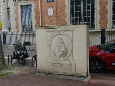 Armoire technique décorée à Versailles