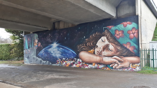 Fresque sous le pont du Maréchal-de-Lattre-de-Tassigny à Croissy