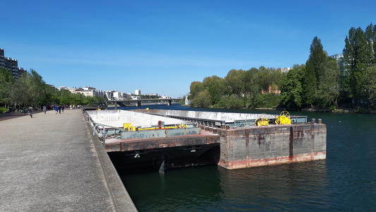Berges de la Seine côté Courbevoie