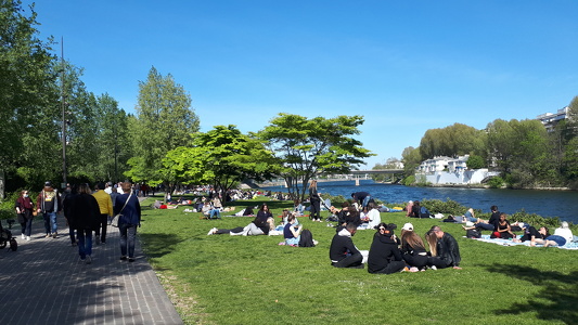 Berges de la Seine côté Courbevoie