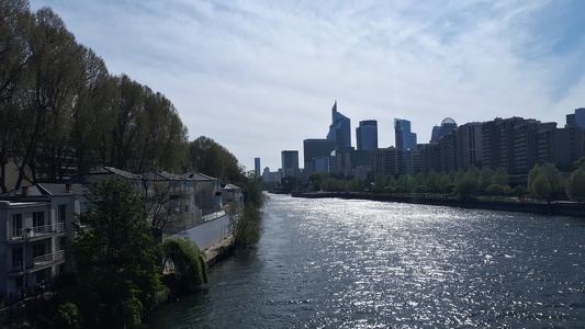 île de la Grande Jatte avec au fond la Défense