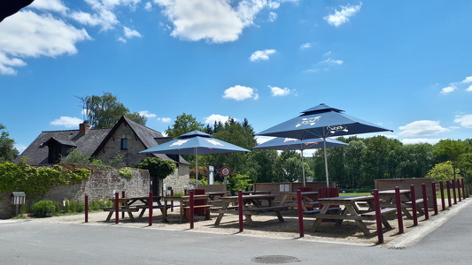 Place de la Courbe à Bourg-des-Comptes
