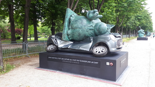 Exposition Geluck sur l'avenue des Champs-Élysées