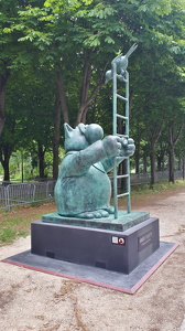 Exposition Geluck sur l'avenue des Champs-Élysées