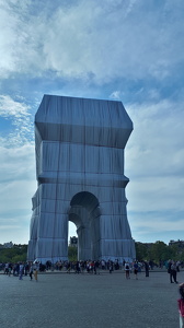 "L'Arc de Triomphe empaqueté" par Christo à Paris