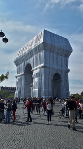 "L'Arc de Triomphe empaqueté" par Christo à Paris