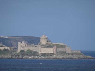Fort-la-Latte et le Cap Fréhel depuis Saint-Cast-le-Guildo