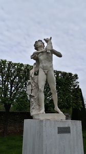 Statue « le faune au chevreau »