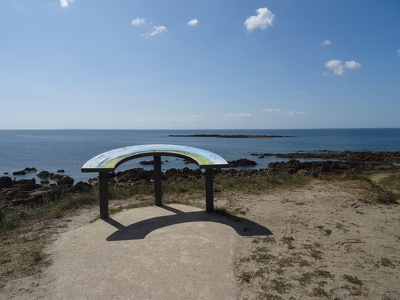Table d'orientation près de la plage du Rohu