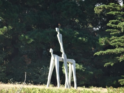 Sculpture moderne qui représenterait Don Quichotte sur l'Île de 