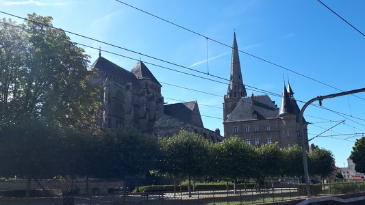 Abbatiale Saint-Sauveur et Mairie de Redon