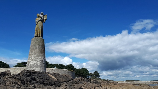 Statue Notre-Dame de Bon Retour sur la Pointe de Kerpenhir à Loc