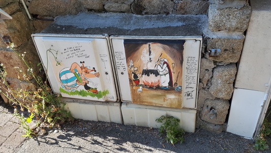 Street art sur des armoires techniques à Erdeven